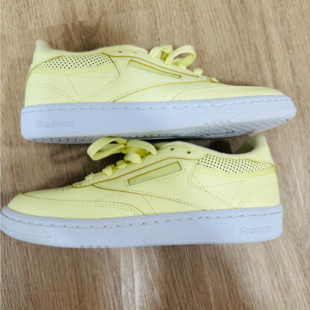 Reebok Club C Women’s 7.5 Pastel Yellow Leather Sneakers EU 38